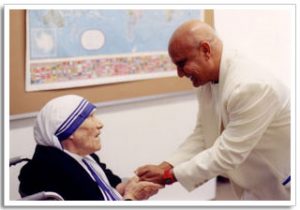 Sri Chinmoy con la Madre Teresa
